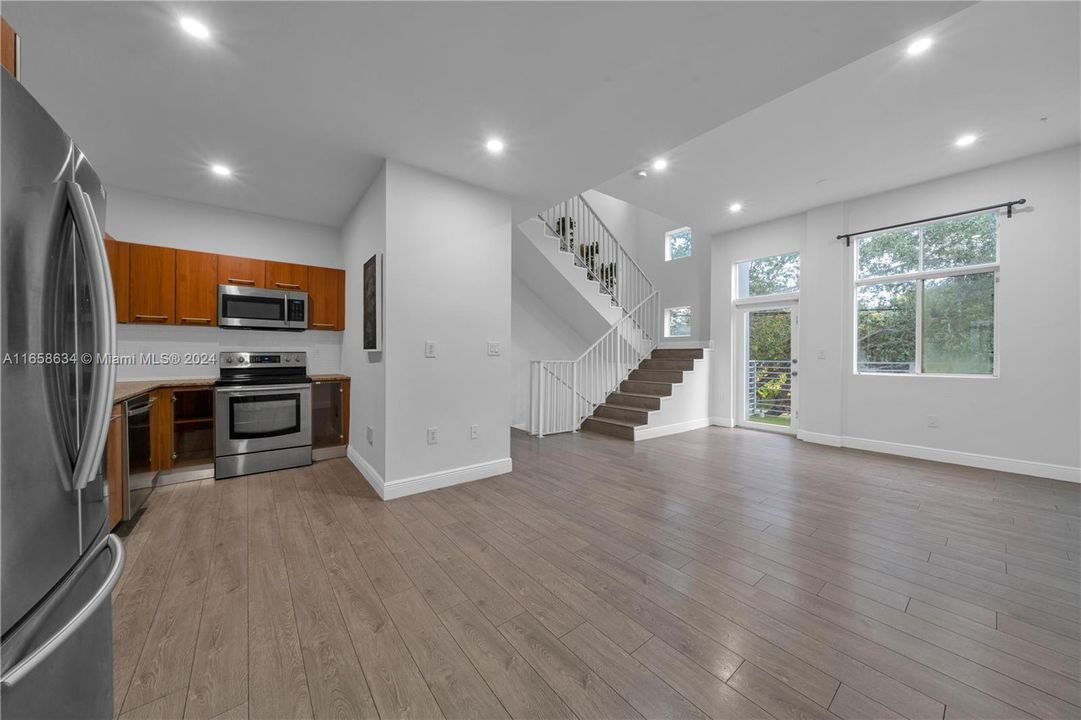 Недавно арендовано: $4,000 (1 спален, 2 ванн, 1121 Квадратных фут)