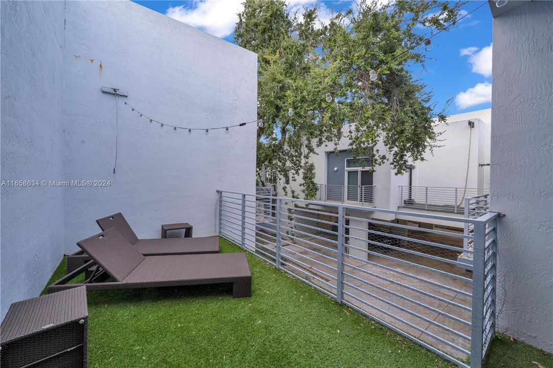 Недавно арендовано: $4,000 (1 спален, 2 ванн, 1121 Квадратных фут)