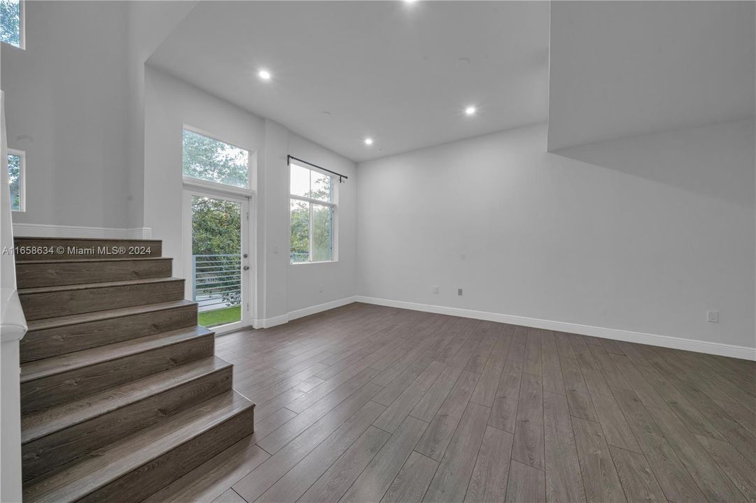 Недавно арендовано: $4,000 (1 спален, 2 ванн, 1121 Квадратных фут)