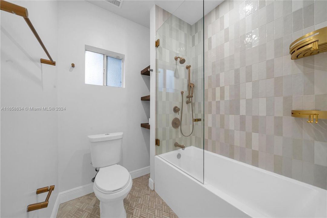 Недавно арендовано: $4,000 (1 спален, 2 ванн, 1121 Квадратных фут)