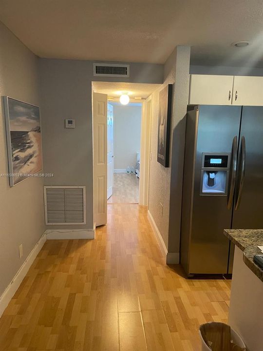 For Sale: $249,000 (1 beds, 1 baths, 700 Square Feet)