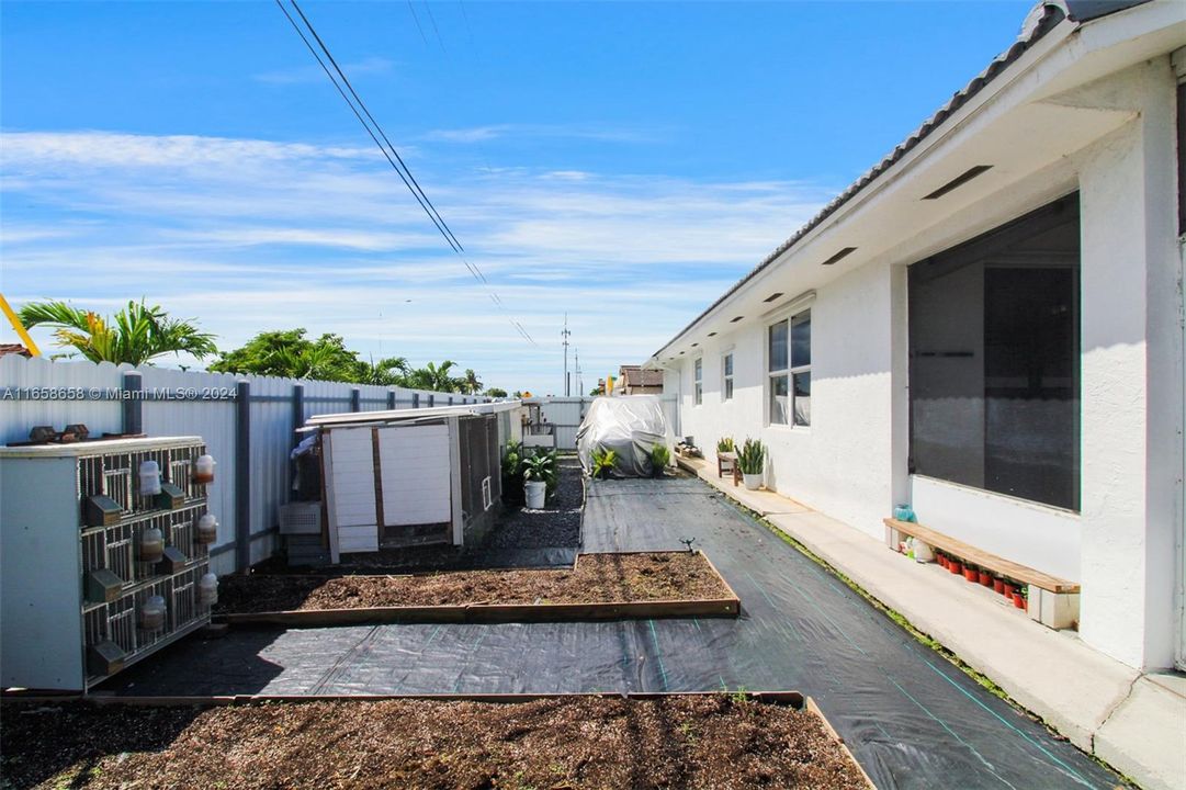 En Venta: $730,000 (3 camas, 2 baños, 1971 Pies cuadrados)