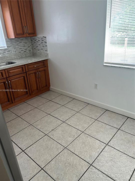 For Rent: $3,250 (3 beds, 2 baths, 1113 Square Feet)