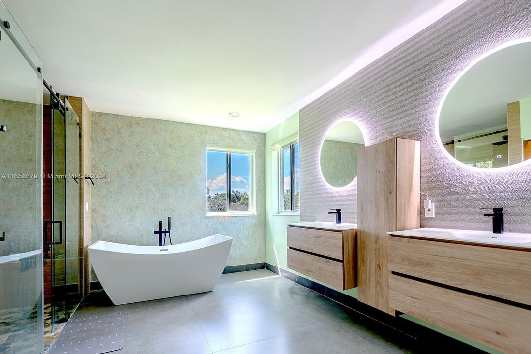 Main Suite Bathroom