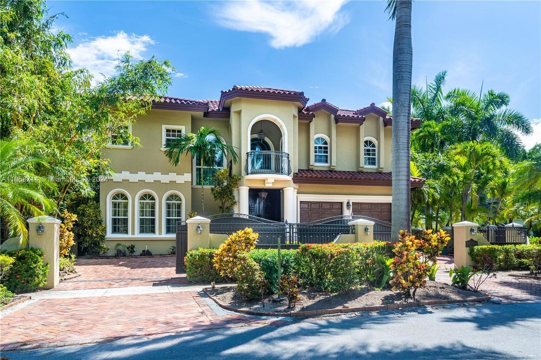 For Sale: $6,500,000 (5 beds, 4 baths, 4401 Square Feet)