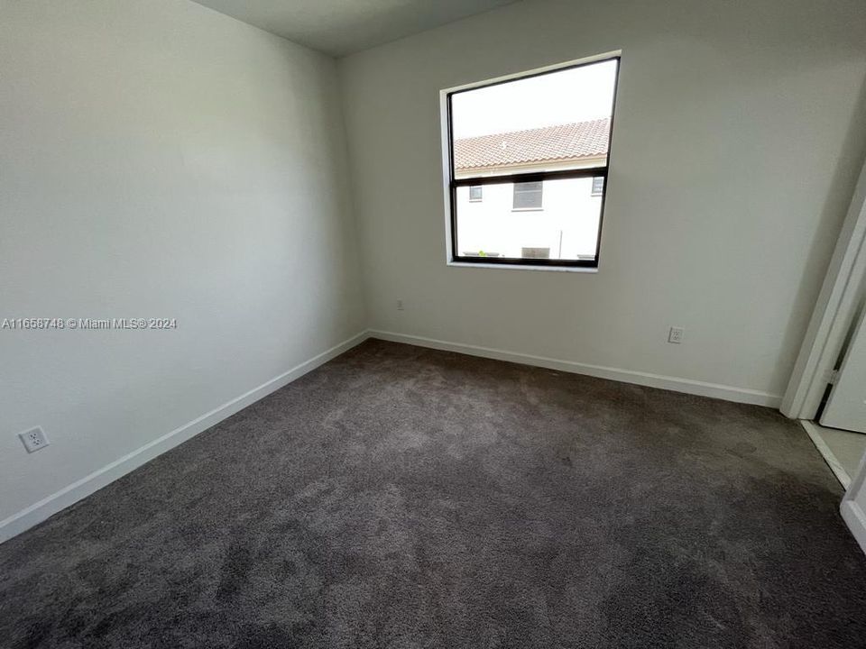 For Rent: $2,750 (3 beds, 3 baths, 1328 Square Feet)