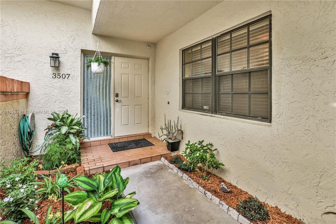 For Sale: $434,000 (2 beds, 2 baths, 1238 Square Feet)