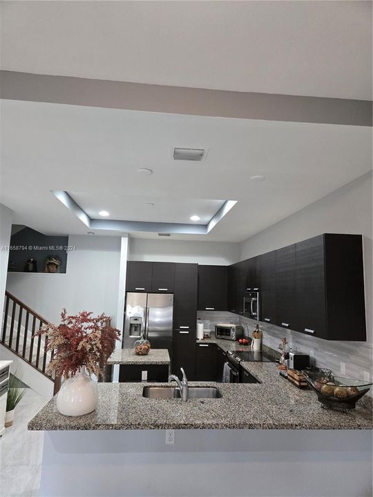 En Venta: $985,000 (3 camas, 3 baños, 2438 Pies cuadrados)