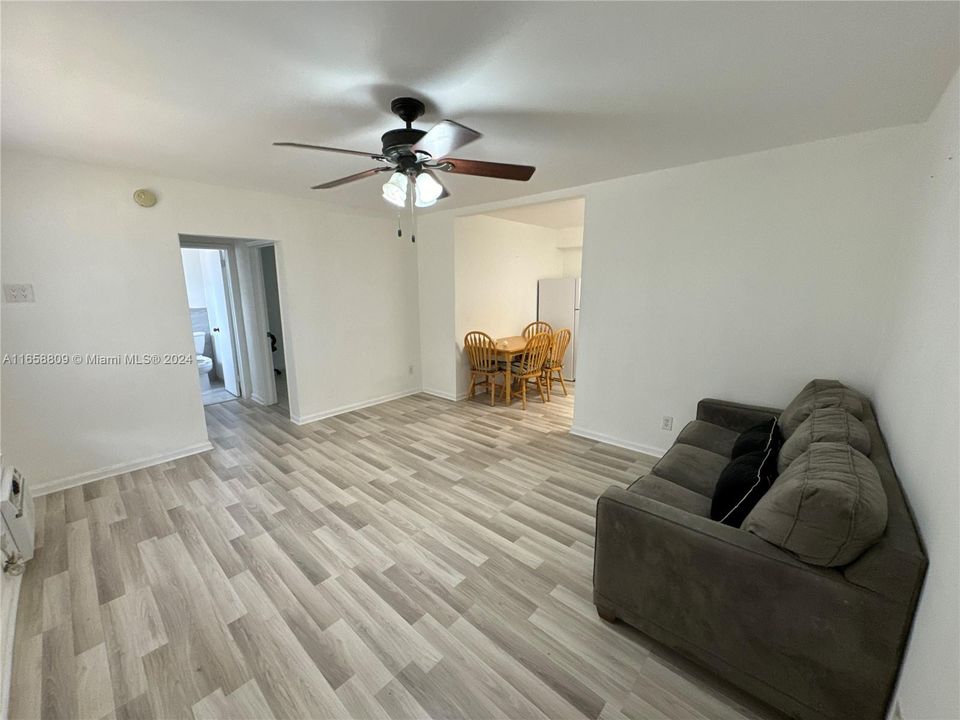 For Rent: $2,100 (2 beds, 1 baths, 3619 Square Feet)