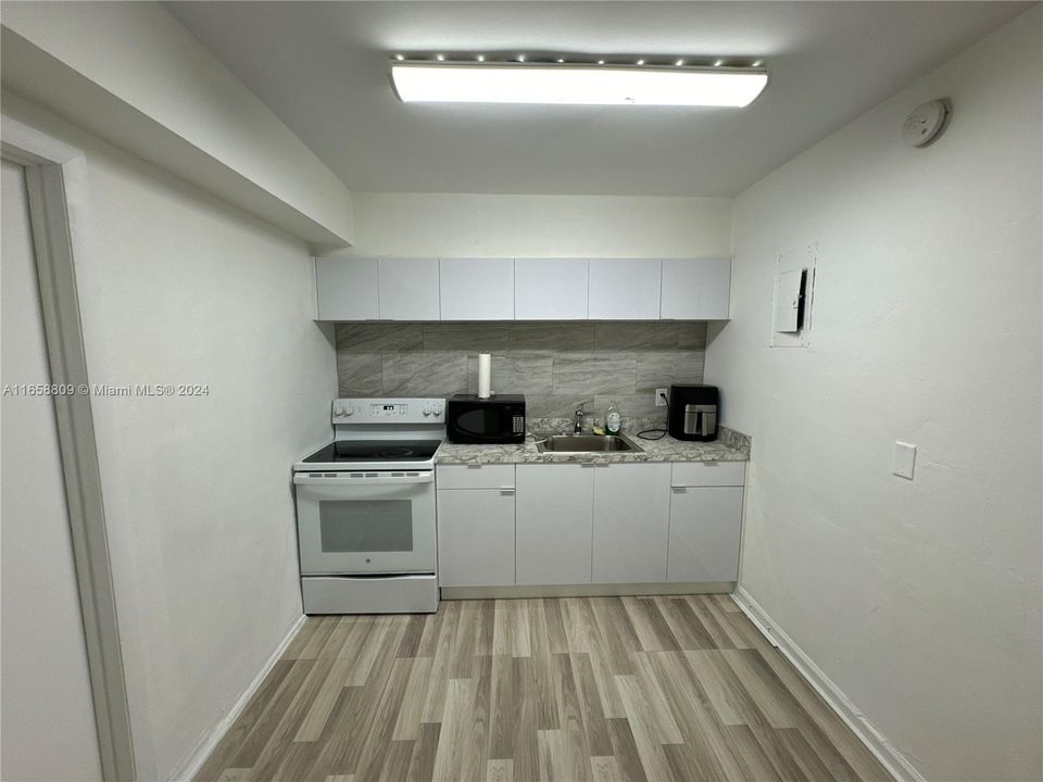 For Rent: $2,100 (2 beds, 1 baths, 3619 Square Feet)