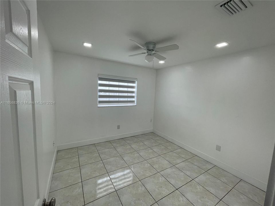 Active With Contract: $2,950 (3 beds, 2 baths, 1244 Square Feet)