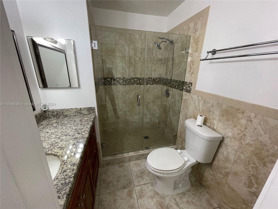 Active With Contract: $2,950 (3 beds, 2 baths, 1244 Square Feet)