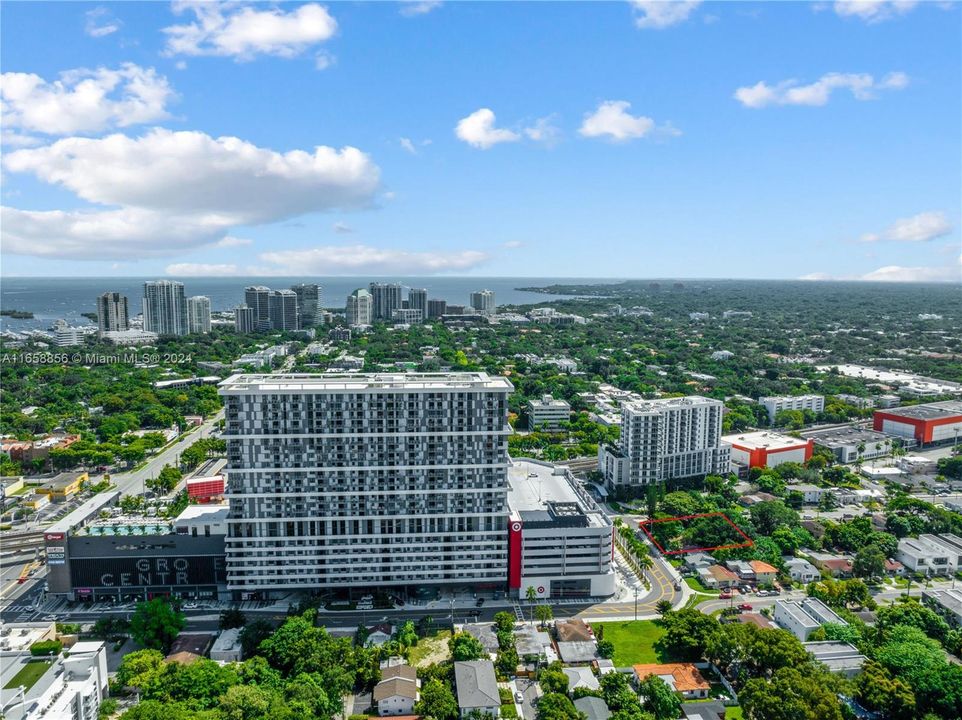 For Sale: $1,600,000 (2 beds, 1 baths, 978 Square Feet)