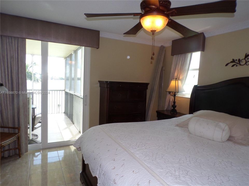 For Sale: $334,900 (2 beds, 2 baths, 1083 Square Feet)