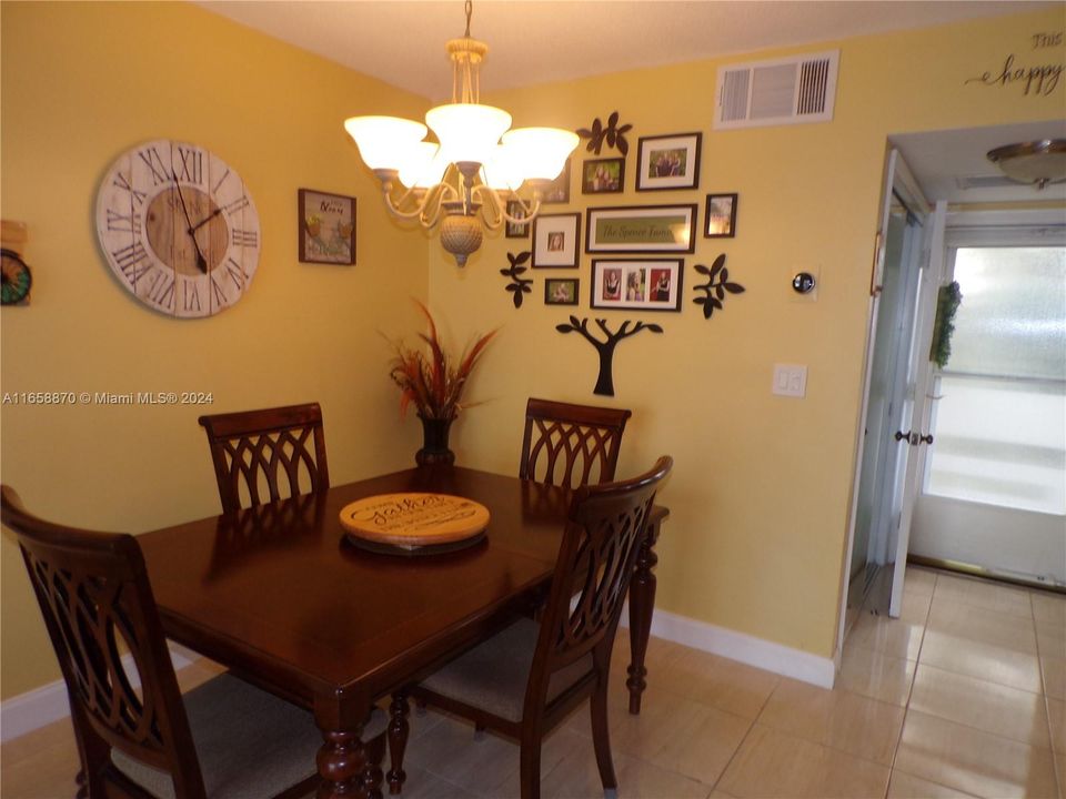 For Sale: $334,900 (2 beds, 2 baths, 1083 Square Feet)