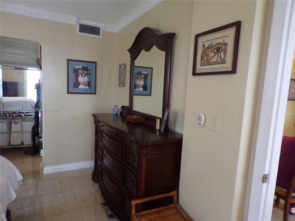 For Sale: $334,900 (2 beds, 2 baths, 1083 Square Feet)