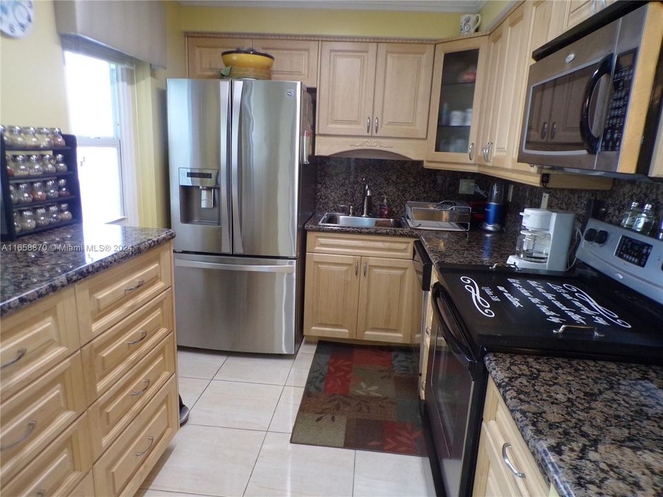 For Sale: $334,900 (2 beds, 2 baths, 1083 Square Feet)