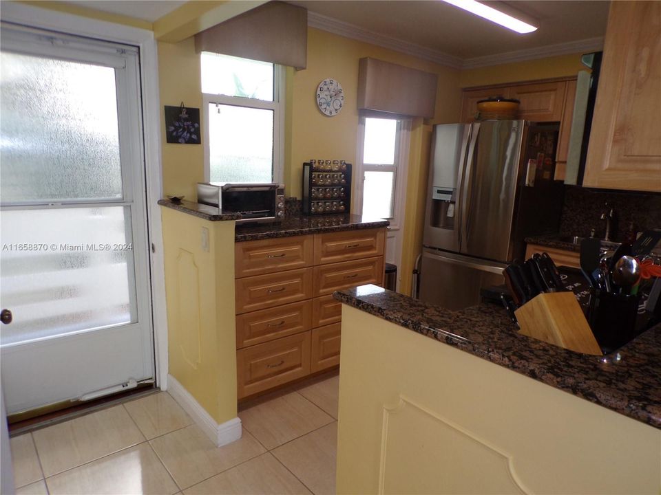 For Sale: $334,900 (2 beds, 2 baths, 1083 Square Feet)