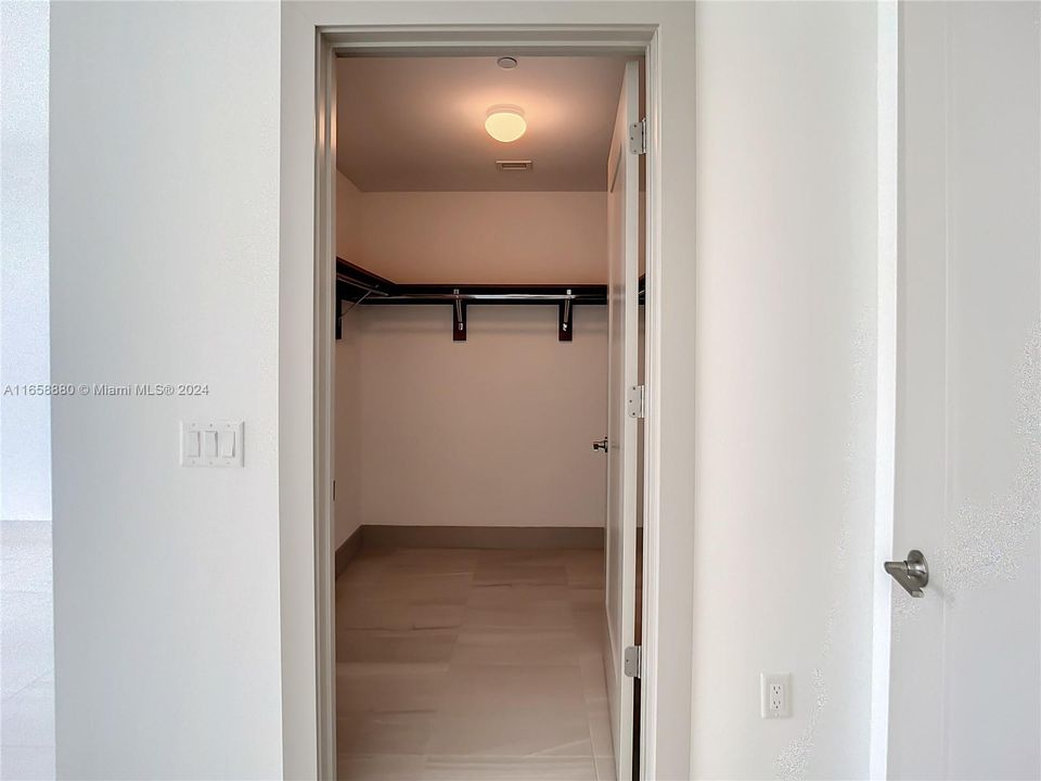 For Rent: $4,353 (2 beds, 2 baths, 1259 Square Feet)