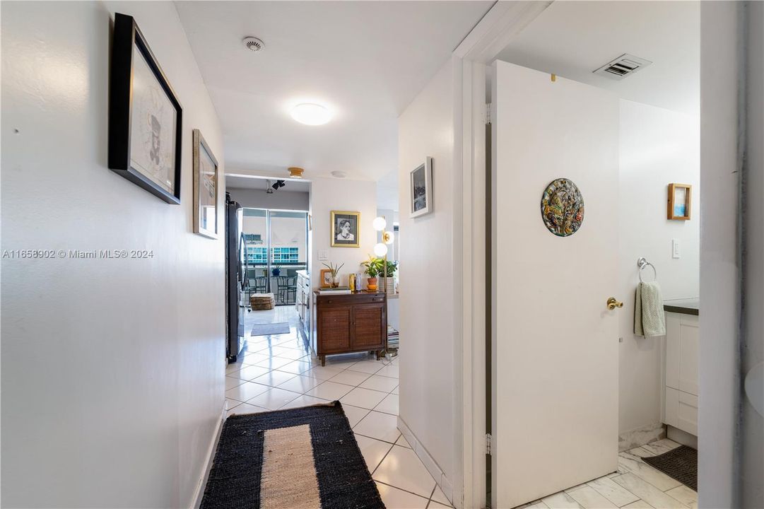 For Sale: $528,000 (1 beds, 1 baths, 798 Square Feet)