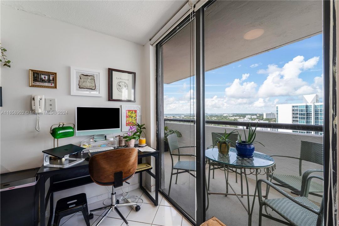 For Sale: $528,000 (1 beds, 1 baths, 798 Square Feet)