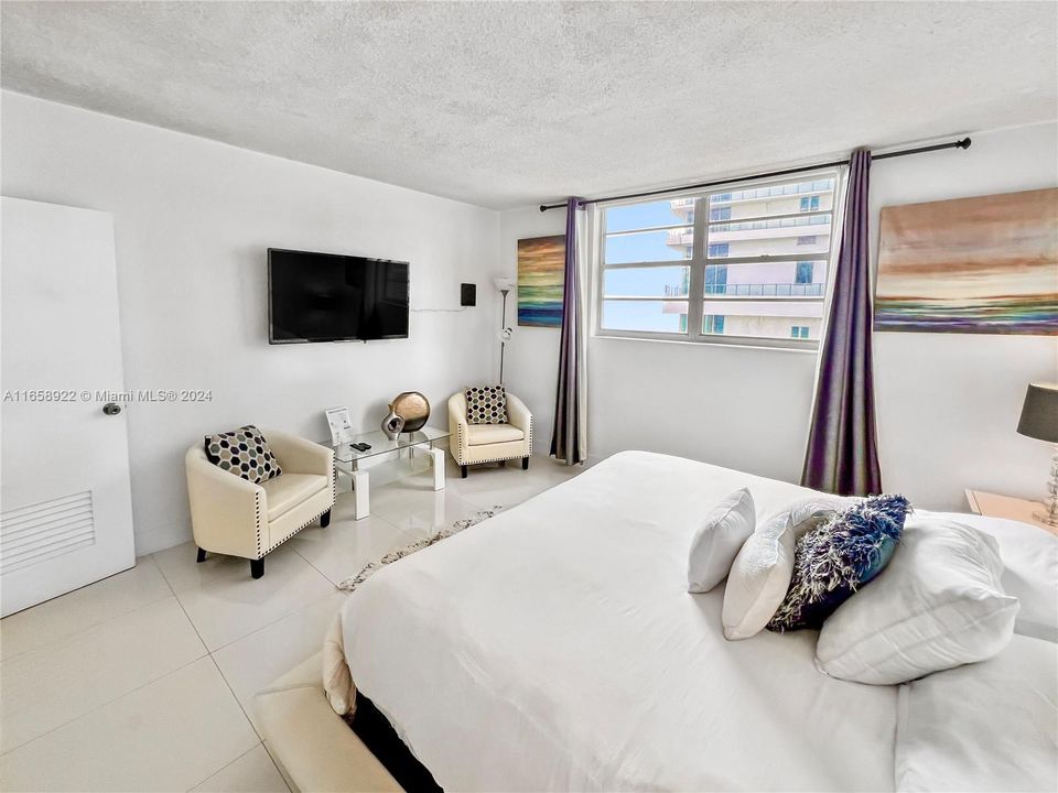 For Sale: $630,000 (2 beds, 2 baths, 1328 Square Feet)