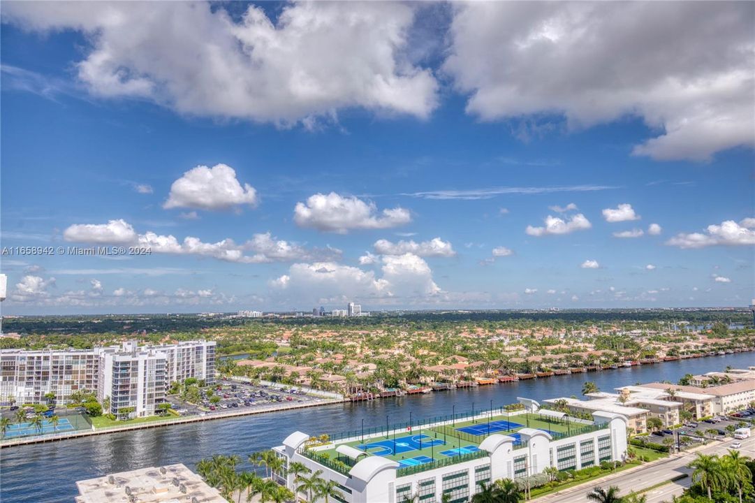 For Sale: $1,300,000 (3 beds, 2 baths, 1768 Square Feet)