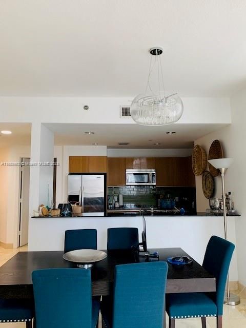 For Rent: $4,250 (2 beds, 2 baths, 1268 Square Feet)