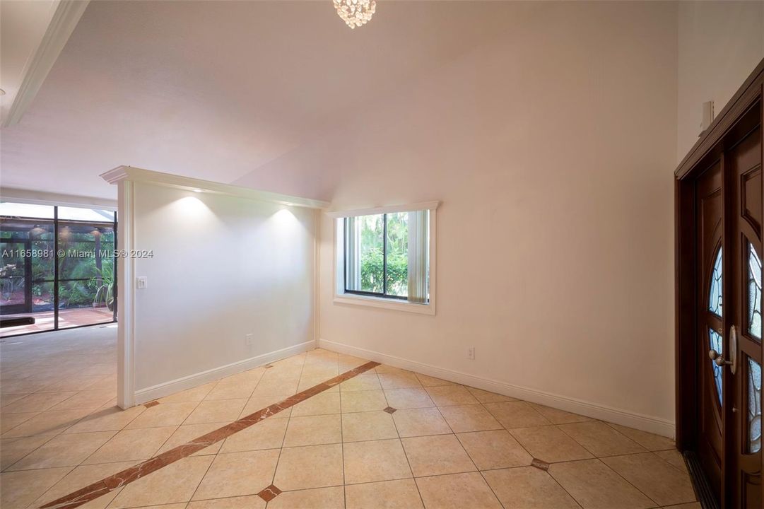 Active With Contract: $3,800 (3 beds, 2 baths, 1524 Square Feet)