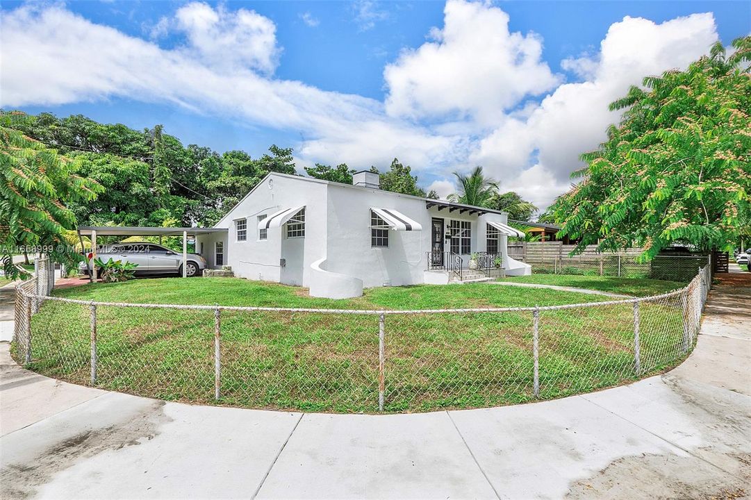 For Sale: $425,000 (3 beds, 2 baths, 1667 Square Feet)