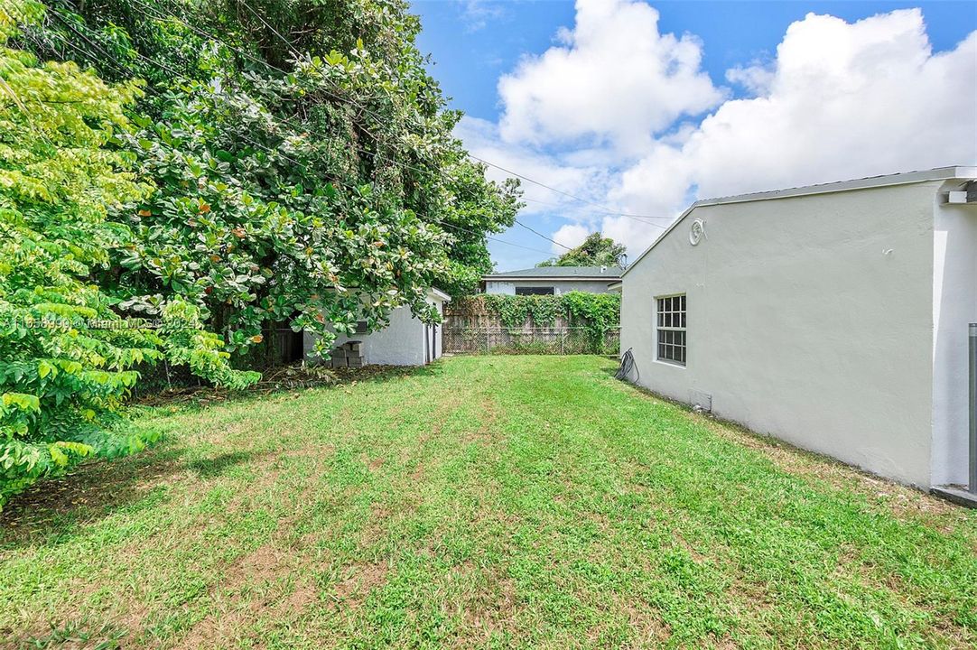 For Sale: $425,000 (3 beds, 2 baths, 1667 Square Feet)