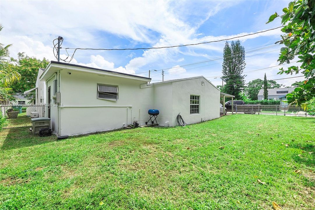 For Sale: $425,000 (3 beds, 2 baths, 1667 Square Feet)