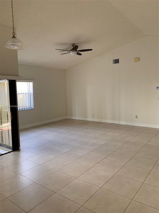 For Rent: $3,600 (3 beds, 2 baths, 1546 Square Feet)