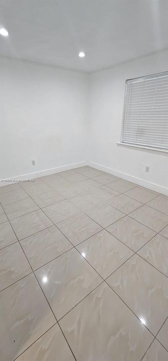 For Rent: $2,200 (2 beds, 1 baths, 801 Square Feet)