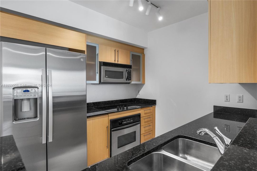 For Rent: $3,500 (1 beds, 1 baths, 846 Square Feet)