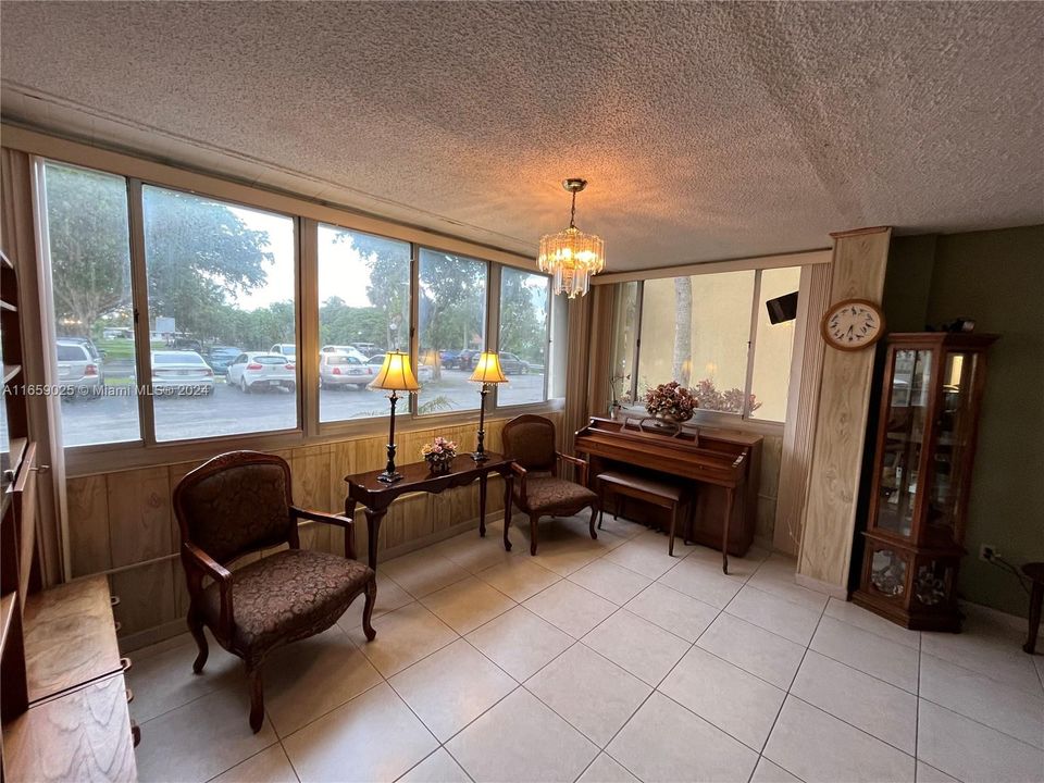 For Sale: $315,000 (2 beds, 2 baths, 1330 Square Feet)