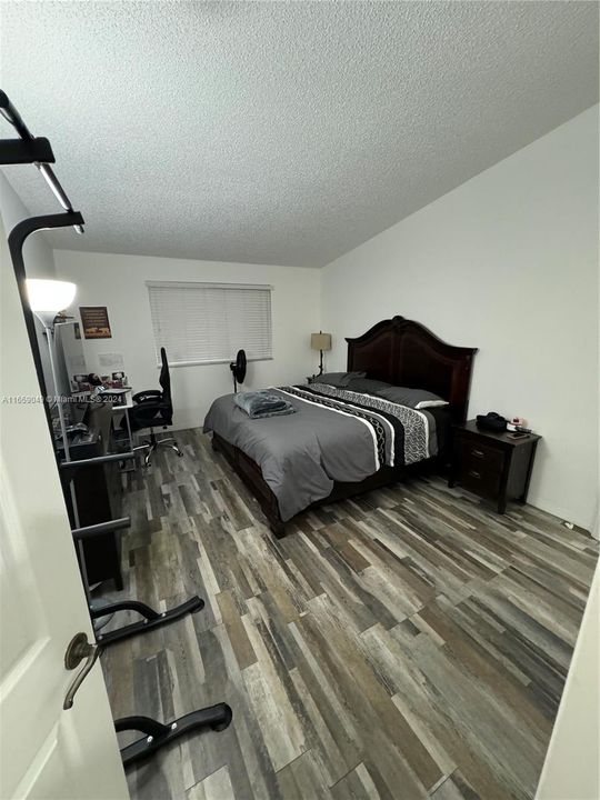 Active With Contract: $2,200 (3 beds, 2 baths, 1452 Square Feet)