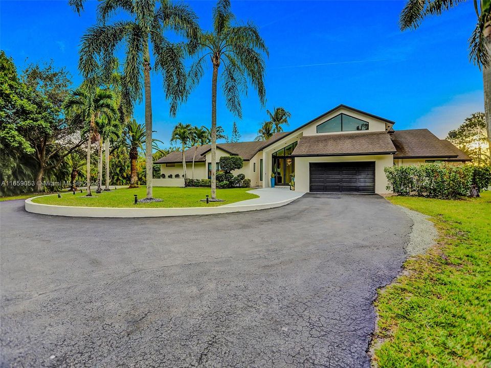 For Sale: $2,800,000 (4 beds, 3 baths, 3244 Square Feet)