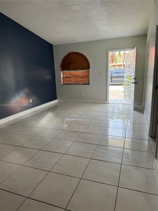 Recently Rented: $2,600 (2 beds, 1 baths, 1554 Square Feet)