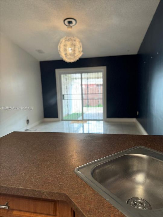 Recently Rented: $2,600 (2 beds, 1 baths, 1554 Square Feet)