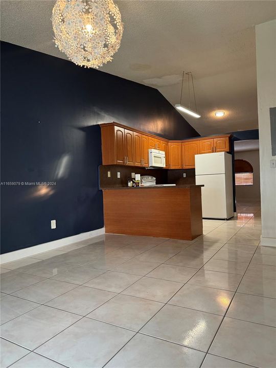 Recently Rented: $2,600 (2 beds, 1 baths, 1554 Square Feet)