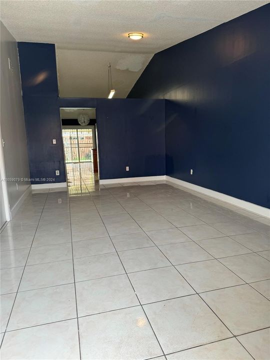 Recently Rented: $2,600 (2 beds, 1 baths, 1554 Square Feet)