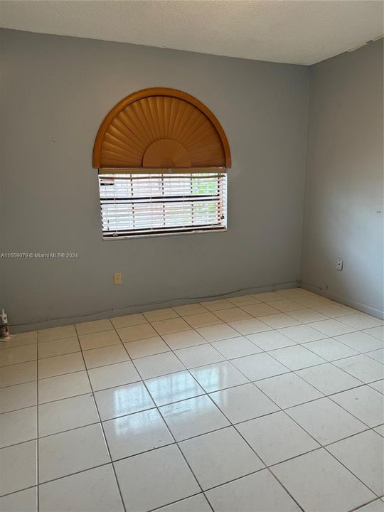 Recently Rented: $2,600 (2 beds, 1 baths, 1554 Square Feet)
