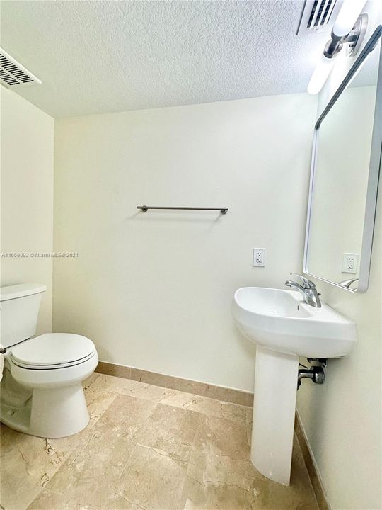 For Rent: $3,600 (1 beds, 1 baths, 1095 Square Feet)