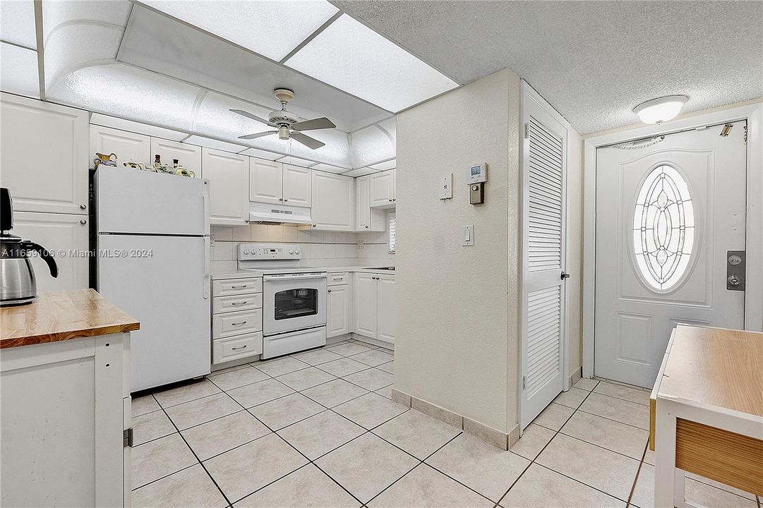 For Sale: $190,000 (2 beds, 2 baths, 1170 Square Feet)