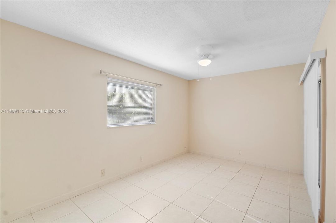 For Rent: $1,995 (2 beds, 1 baths, 984 Square Feet)