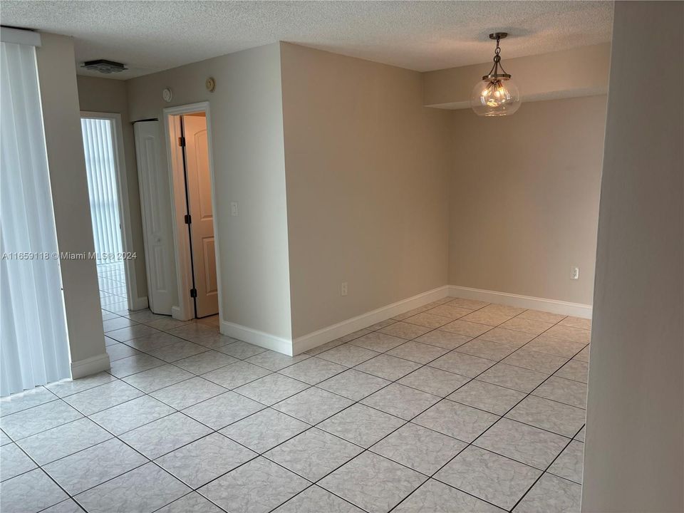 For Rent: $2,450 (2 beds, 2 baths, 910 Square Feet)