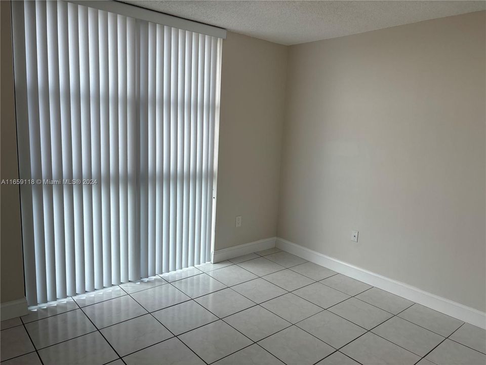 For Rent: $2,450 (2 beds, 2 baths, 910 Square Feet)