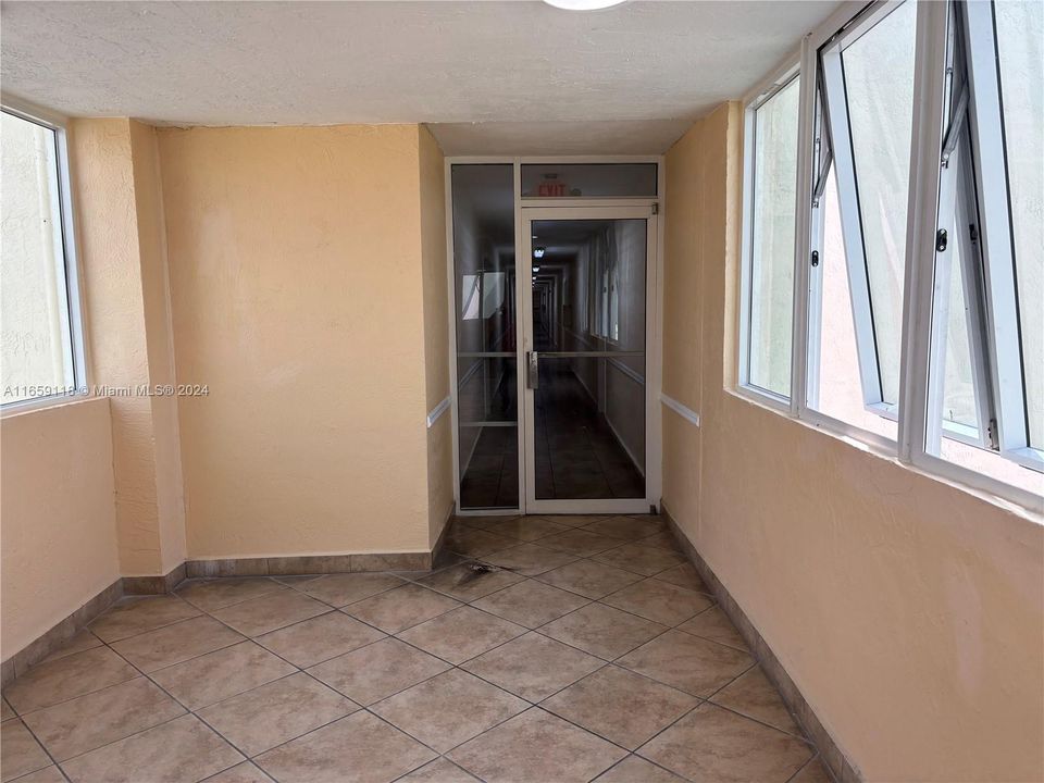 For Rent: $2,450 (2 beds, 2 baths, 910 Square Feet)