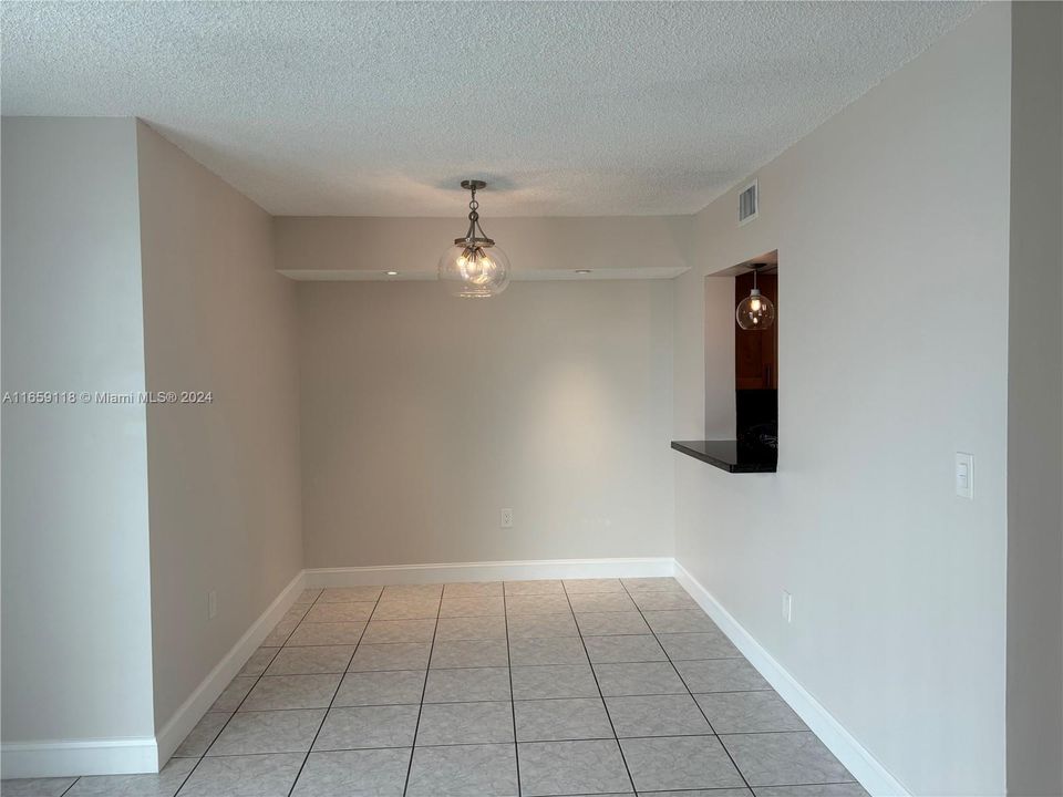 For Rent: $2,450 (2 beds, 2 baths, 910 Square Feet)